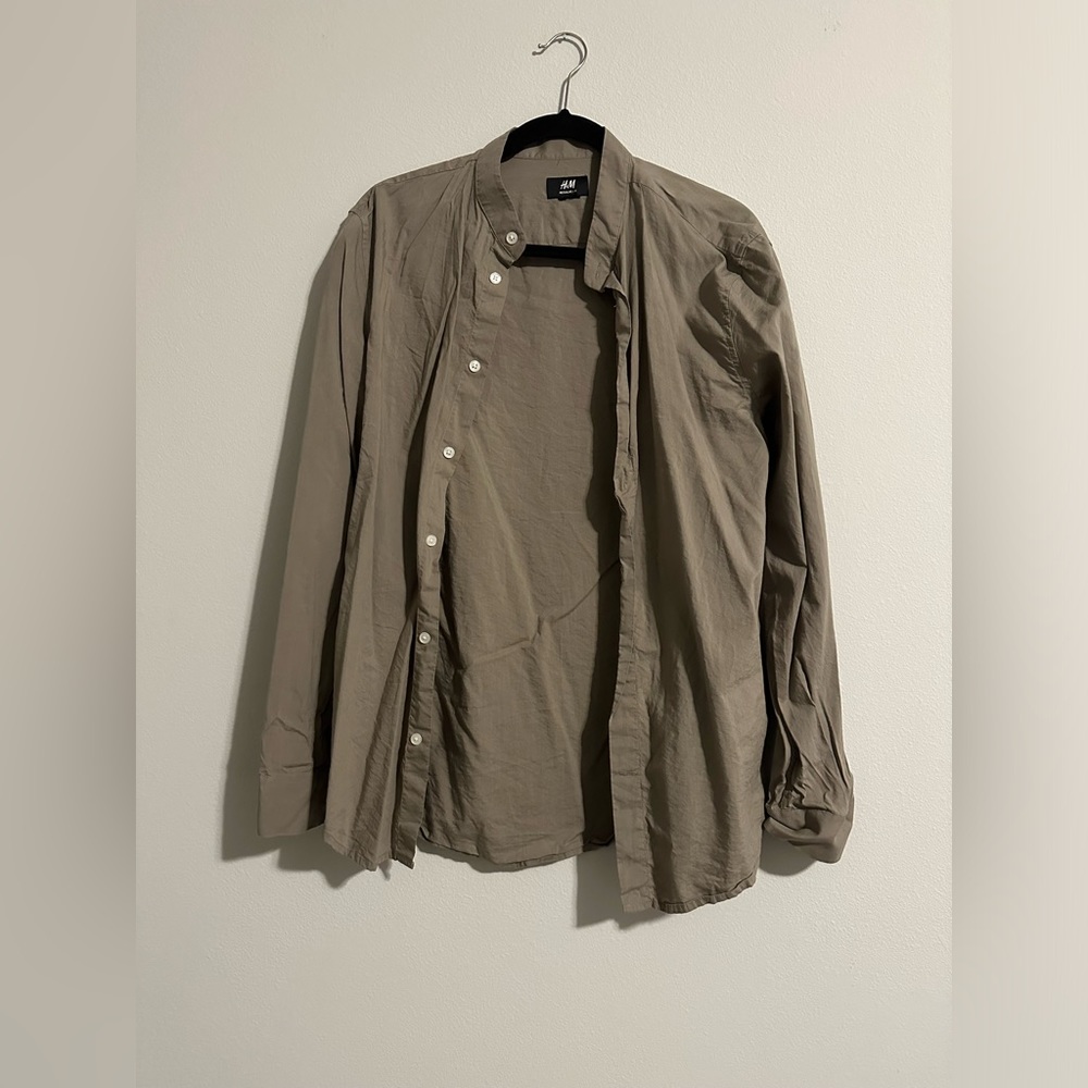 ~{ Green Button Up }~